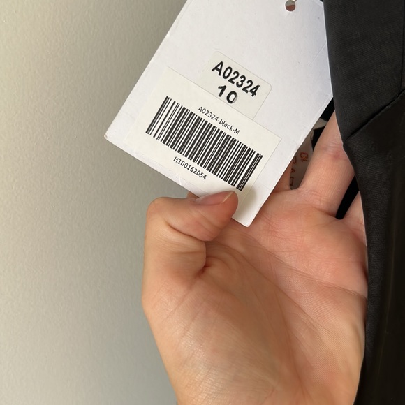 Midi satin dress, never worn! Size medium :) true to size - Picture 3 of 3